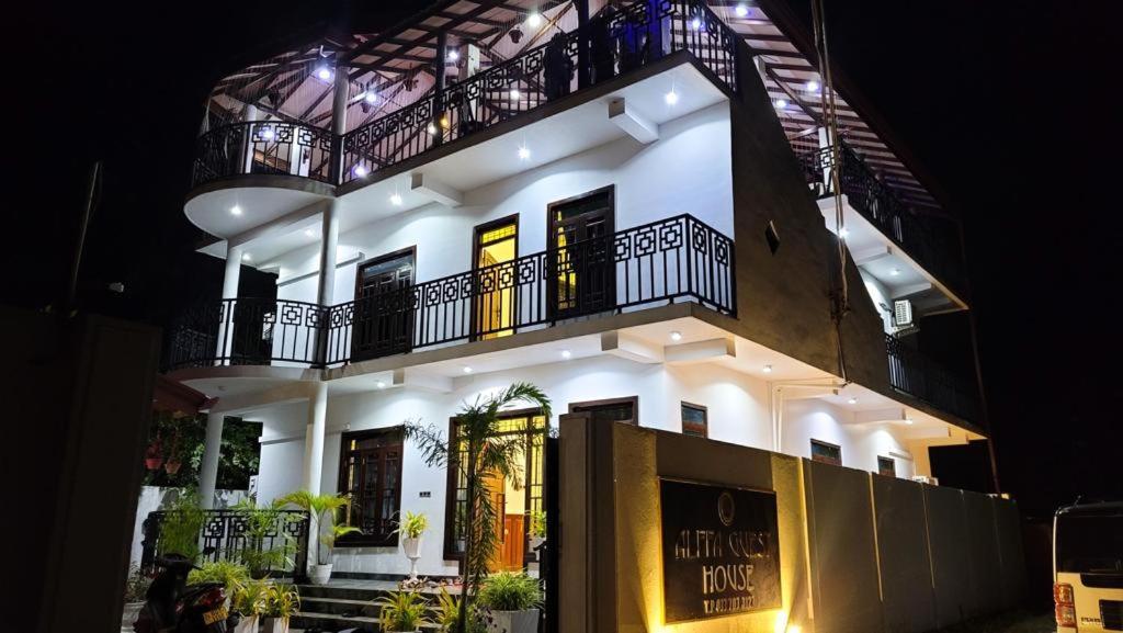 טרינקומאלה Alffa Guest Inn חדר תמונה